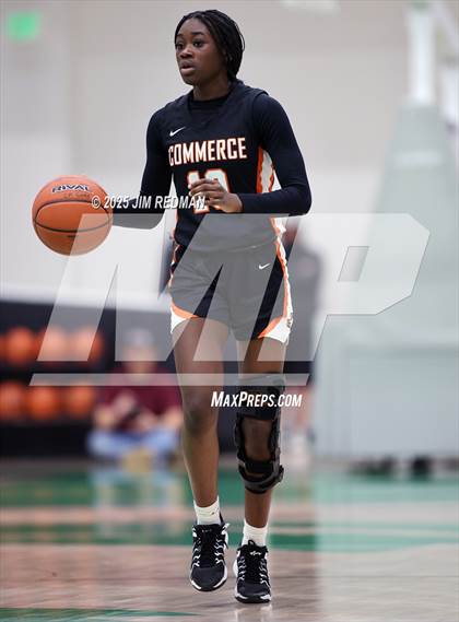 Thumbnail 2 in Bells vs. Commerce (UIL 3A D2 Bi-District Basketball Playoff) photogallery.