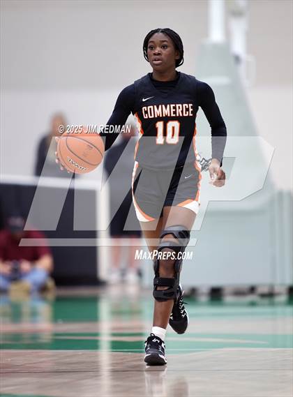 Thumbnail 3 in Bells vs. Commerce (UIL 3A D2 Bi-District Basketball Playoff) photogallery.