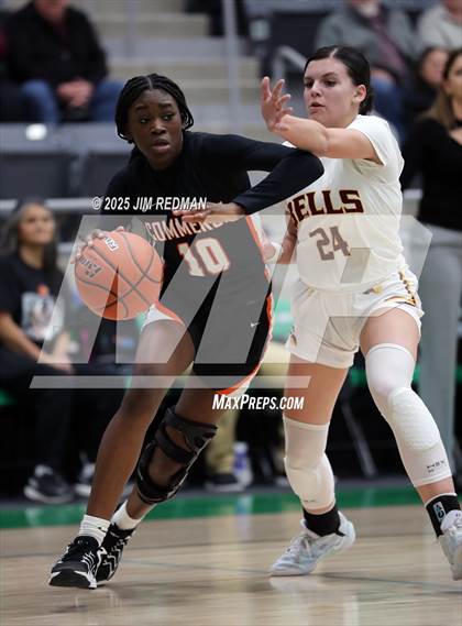Thumbnail 3 in Bells vs. Commerce (UIL 3A D2 Bi-District Basketball Playoff) photogallery.