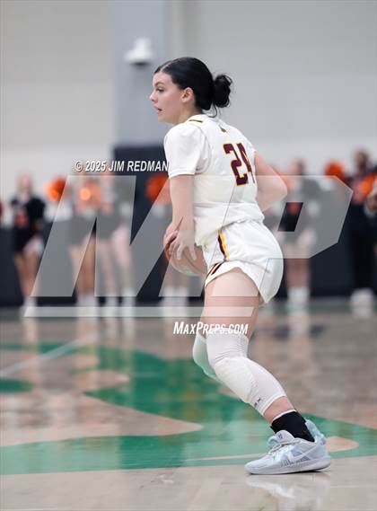 Thumbnail 1 in Bells vs. Commerce (UIL 3A D2 Bi-District Basketball Playoff) photogallery.