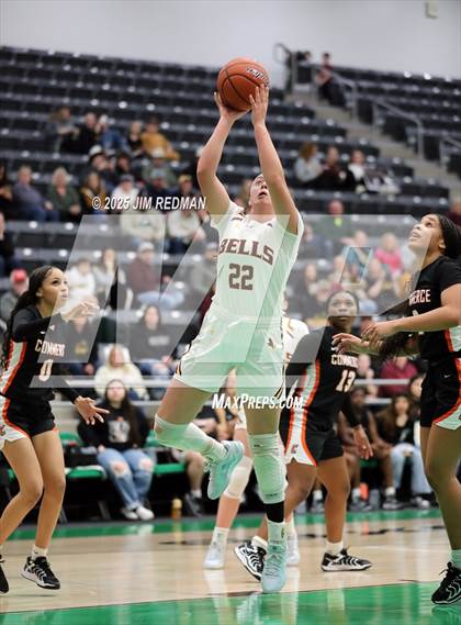 Thumbnail 1 in Bells vs. Commerce (UIL 3A D2 Bi-District Basketball Playoff) photogallery.