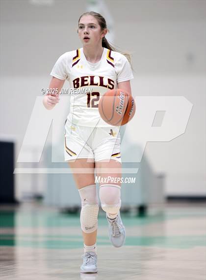 Thumbnail 1 in Bells vs. Commerce (UIL 3A D2 Bi-District Basketball Playoff) photogallery.