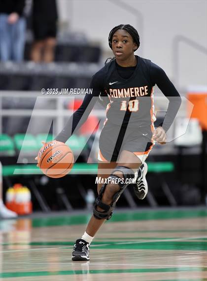 Thumbnail 3 in Bells vs. Commerce (UIL 3A D2 Bi-District Basketball Playoff) photogallery.