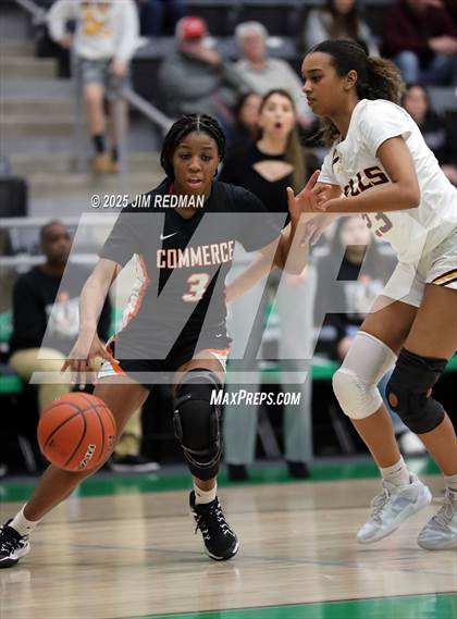 Thumbnail 3 in Bells vs. Commerce (UIL 3A D2 Bi-District Basketball Playoff) photogallery.