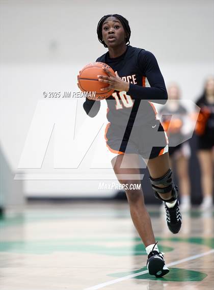 Thumbnail 1 in Bells vs. Commerce (UIL 3A D2 Bi-District Basketball Playoff) photogallery.