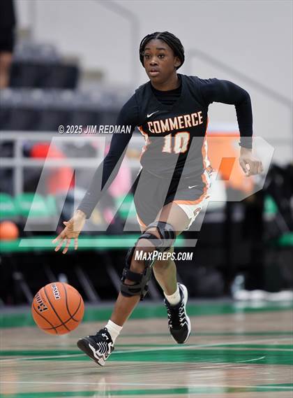 Thumbnail 2 in Bells vs. Commerce (UIL 3A D2 Bi-District Basketball Playoff) photogallery.