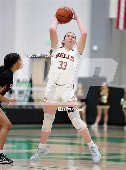 Thumbnail 2 in Bells vs. Commerce (UIL 3A D2 Bi-District Basketball Playoff) photogallery.