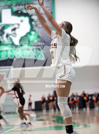 Thumbnail 1 in Bells vs. Commerce (UIL 3A D2 Bi-District Basketball Playoff) photogallery.