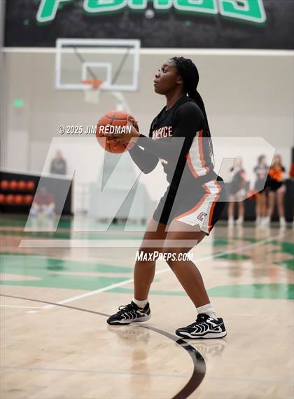 Thumbnail 1 in Bells vs. Commerce (UIL 3A D2 Bi-District Basketball Playoff) photogallery.