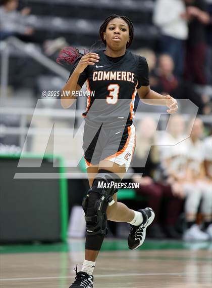 Thumbnail 2 in Bells vs. Commerce (UIL 3A D2 Bi-District Basketball Playoff) photogallery.