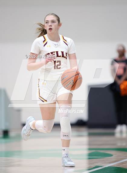 Thumbnail 1 in Bells vs. Commerce (UIL 3A D2 Bi-District Basketball Playoff) photogallery.