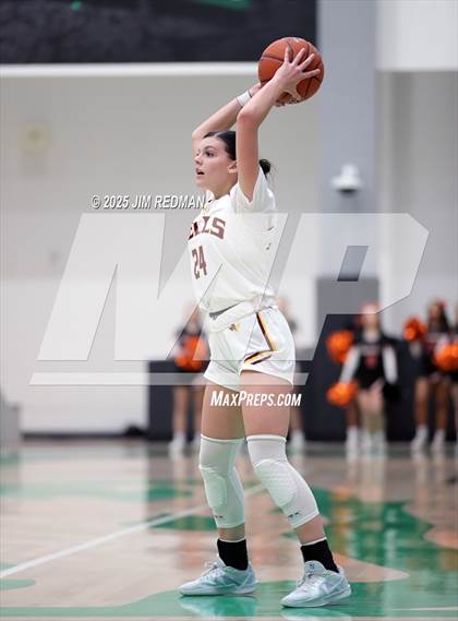 Thumbnail 2 in Bells vs. Commerce (UIL 3A D2 Bi-District Basketball Playoff) photogallery.
