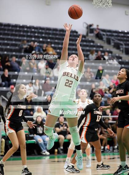 Thumbnail 2 in Bells vs. Commerce (UIL 3A D2 Bi-District Basketball Playoff) photogallery.