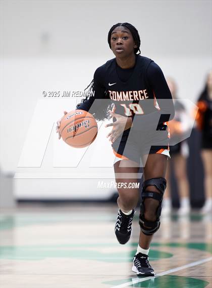 Thumbnail 2 in Bells vs. Commerce (UIL 3A D2 Bi-District Basketball Playoff) photogallery.