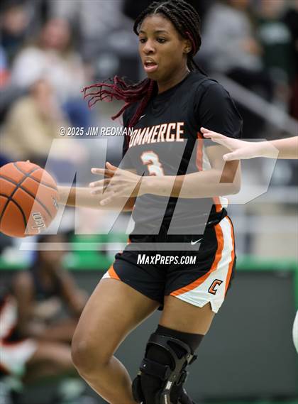 Thumbnail 2 in Bells vs. Commerce (UIL 3A D2 Bi-District Basketball Playoff) photogallery.