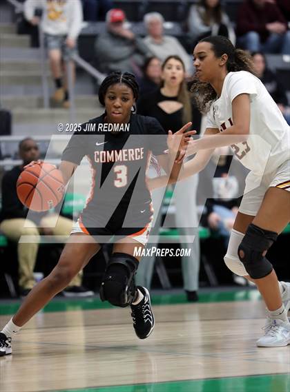 Thumbnail 2 in Bells vs. Commerce (UIL 3A D2 Bi-District Basketball Playoff) photogallery.
