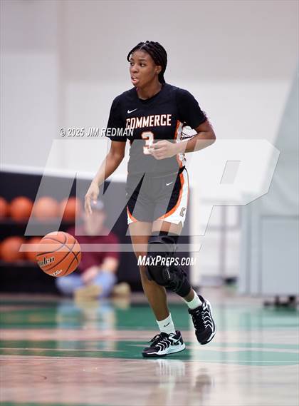 Thumbnail 1 in Bells vs. Commerce (UIL 3A D2 Bi-District Basketball Playoff) photogallery.