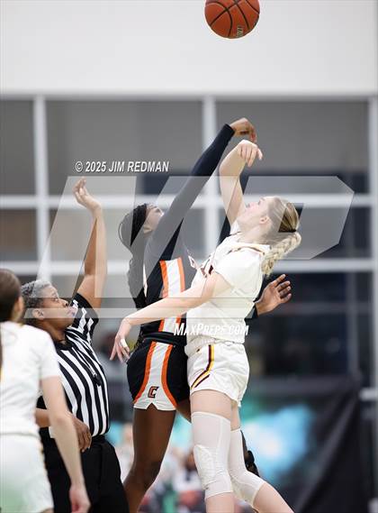 Thumbnail 2 in Bells vs. Commerce (UIL 3A D2 Bi-District Basketball Playoff) photogallery.