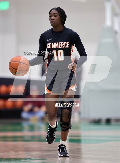 Thumbnail 1 in Bells vs. Commerce (UIL 3A D2 Bi-District Basketball Playoff) photogallery.