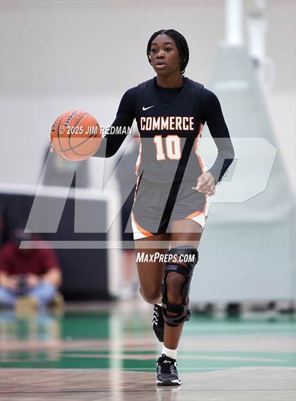 Thumbnail 1 in Bells vs. Commerce (UIL 3A D2 Bi-District Basketball Playoff) photogallery.