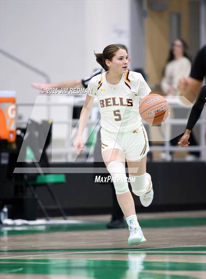Thumbnail 3 in Bells vs. Commerce (UIL 3A D2 Bi-District Basketball Playoff) photogallery.