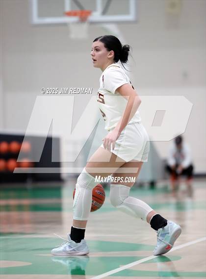 Thumbnail 2 in Bells vs. Commerce (UIL 3A D2 Bi-District Basketball Playoff) photogallery.