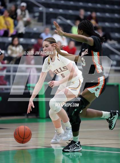 Thumbnail 3 in Bells vs. Commerce (UIL 3A D2 Bi-District Basketball Playoff) photogallery.