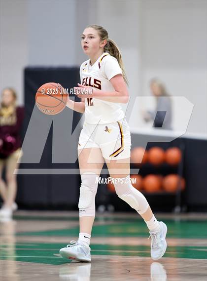 Thumbnail 1 in Bells vs. Commerce (UIL 3A D2 Bi-District Basketball Playoff) photogallery.