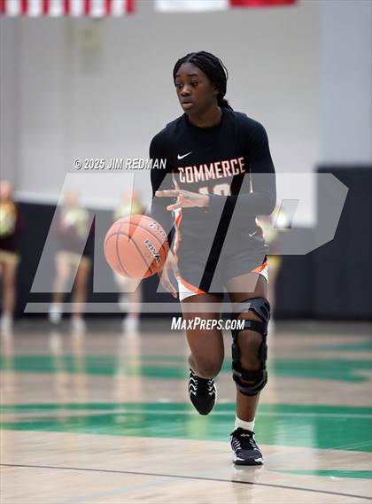 Thumbnail 2 in Bells vs. Commerce (UIL 3A D2 Bi-District Basketball Playoff) photogallery.