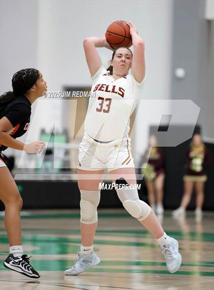 Thumbnail 1 in Bells vs. Commerce (UIL 3A D2 Bi-District Basketball Playoff) photogallery.