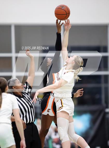 Thumbnail 1 in Bells vs. Commerce (UIL 3A D2 Bi-District Basketball Playoff) photogallery.