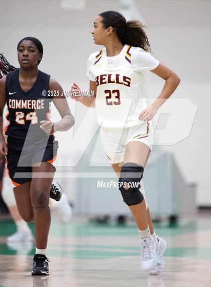 Thumbnail 3 in Bells vs. Commerce (UIL 3A D2 Bi-District Basketball Playoff) photogallery.