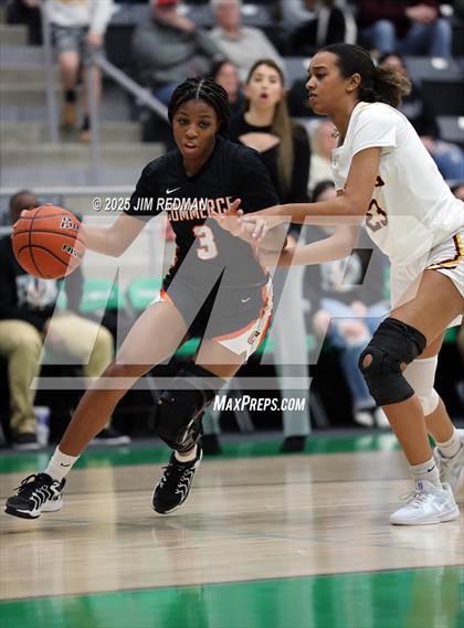 Thumbnail 1 in Bells vs. Commerce (UIL 3A D2 Bi-District Basketball Playoff) photogallery.