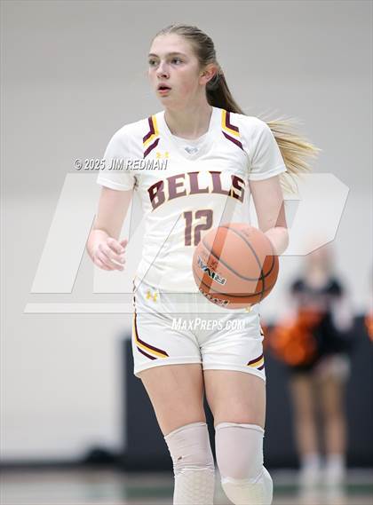 Thumbnail 1 in Bells vs. Commerce (UIL 3A D2 Bi-District Basketball Playoff) photogallery.