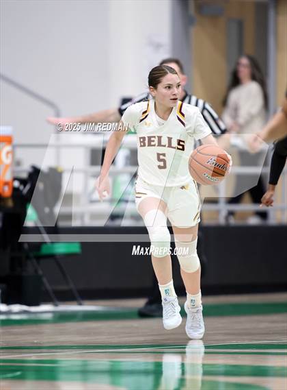 Thumbnail 2 in Bells vs. Commerce (UIL 3A D2 Bi-District Basketball Playoff) photogallery.
