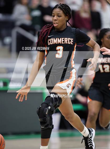 Thumbnail 3 in Bells vs. Commerce (UIL 3A D2 Bi-District Basketball Playoff) photogallery.