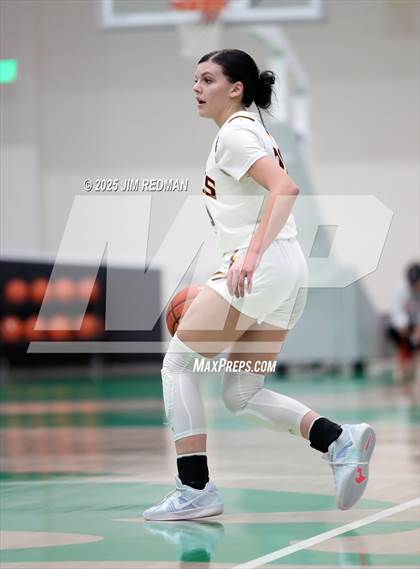 Thumbnail 3 in Bells vs. Commerce (UIL 3A D2 Bi-District Basketball Playoff) photogallery.