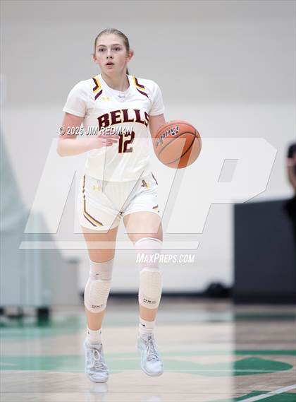 Thumbnail 2 in Bells vs. Commerce (UIL 3A D2 Bi-District Basketball Playoff) photogallery.
