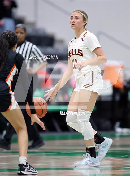 Thumbnail 2 in Bells vs. Commerce (UIL 3A D2 Bi-District Basketball Playoff) photogallery.