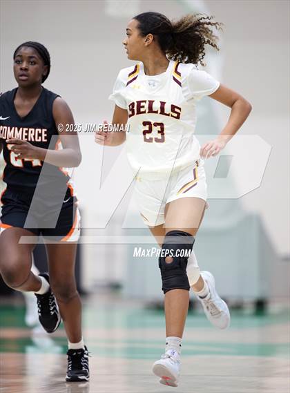 Thumbnail 1 in Bells vs. Commerce (UIL 3A D2 Bi-District Basketball Playoff) photogallery.