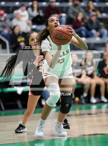 Thumbnail 1 in Bells vs. Commerce (UIL 3A D2 Bi-District Basketball Playoff) photogallery.