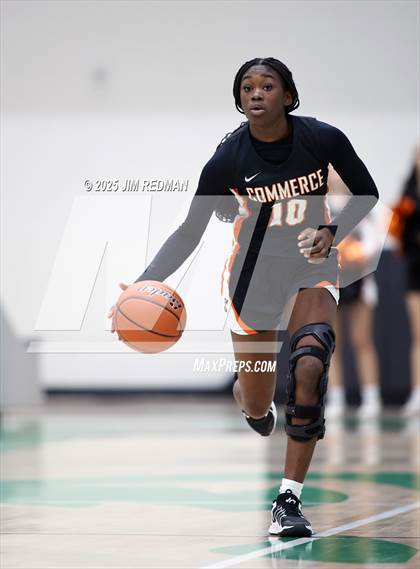 Thumbnail 1 in Bells vs. Commerce (UIL 3A D2 Bi-District Basketball Playoff) photogallery.
