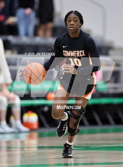 Thumbnail 1 in Bells vs. Commerce (UIL 3A D2 Bi-District Basketball Playoff) photogallery.