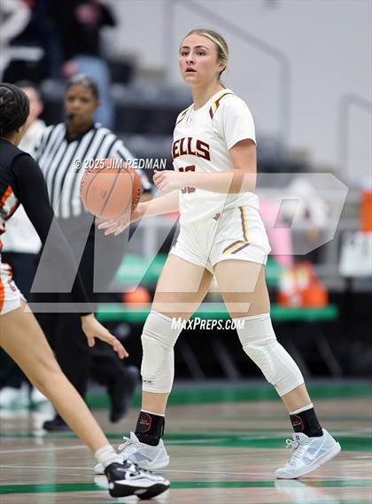 Thumbnail 1 in Bells vs. Commerce (UIL 3A D2 Bi-District Basketball Playoff) photogallery.