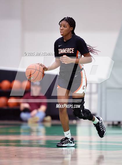 Thumbnail 3 in Bells vs. Commerce (UIL 3A D2 Bi-District Basketball Playoff) photogallery.