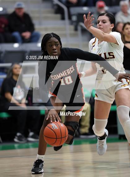 Thumbnail 1 in Bells vs. Commerce (UIL 3A D2 Bi-District Basketball Playoff) photogallery.