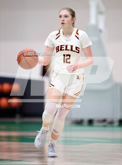 Thumbnail 2 in Bells vs. Commerce (UIL 3A D2 Bi-District Basketball Playoff) photogallery.