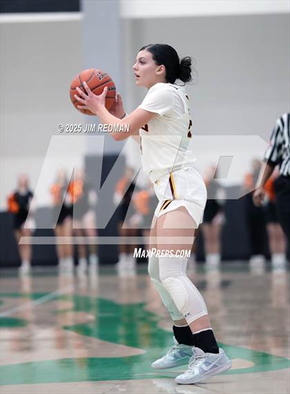 Thumbnail 2 in Bells vs. Commerce (UIL 3A D2 Bi-District Basketball Playoff) photogallery.
