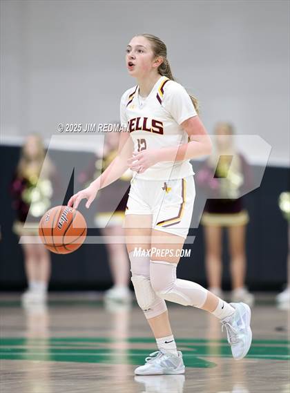 Thumbnail 1 in Bells vs. Commerce (UIL 3A D2 Bi-District Basketball Playoff) photogallery.
