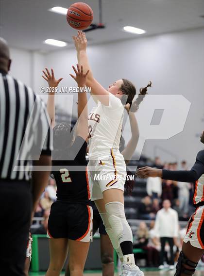 Thumbnail 2 in Bells vs. Commerce (UIL 3A D2 Bi-District Basketball Playoff) photogallery.